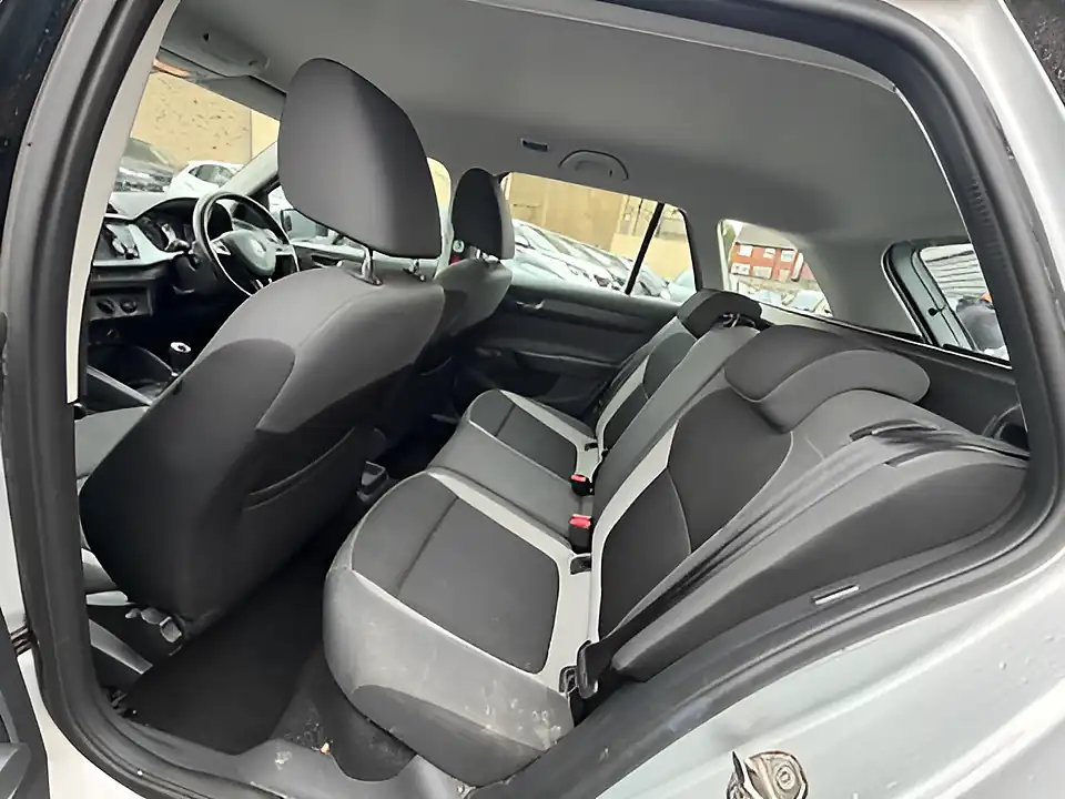 Used 2005 Skoda Fabia Se Silver - Interior and Exterior details 10
