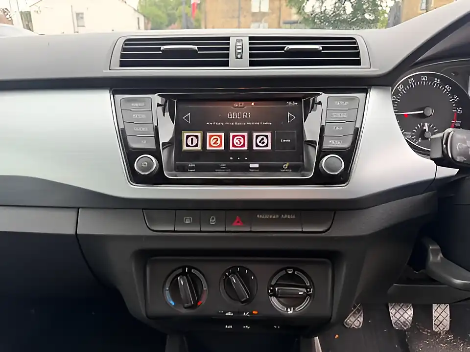 Used 2005 Skoda Fabia Se Silver - Interior and Exterior details 14