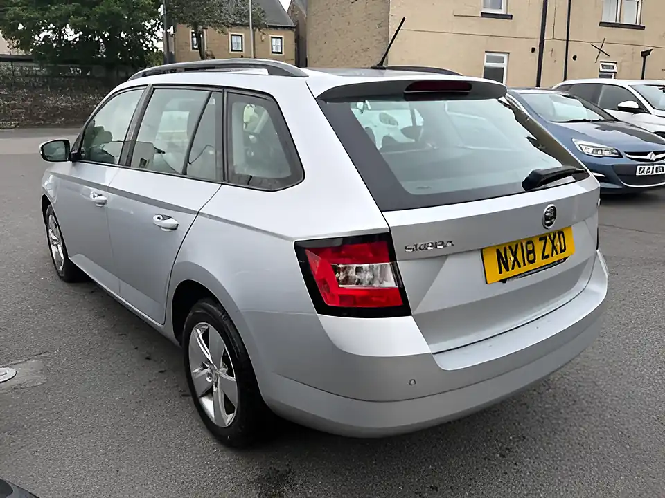 Used 2005 Skoda Fabia Se Silver - Interior and Exterior details 4