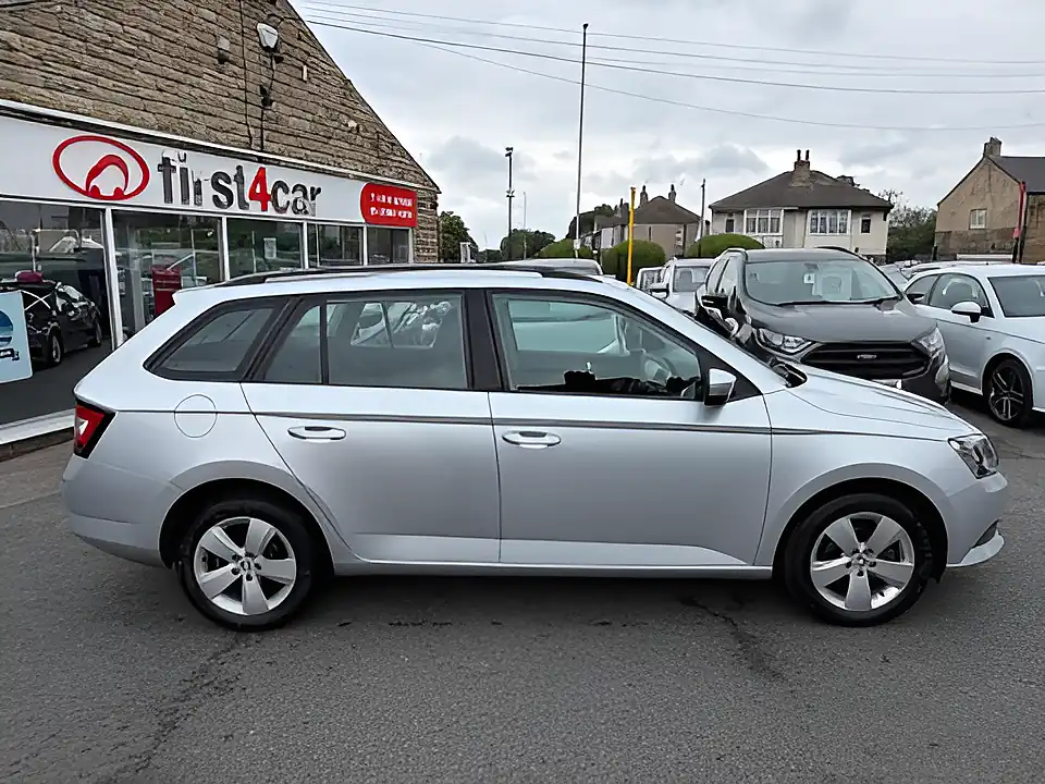Used 2005 Skoda Fabia Se Silver - Interior and Exterior details 6