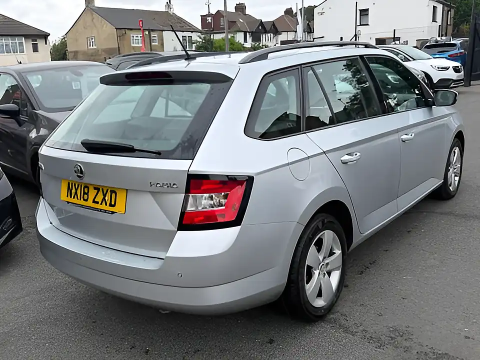 Used 2005 Skoda Fabia Se Silver - Interior and Exterior details 7