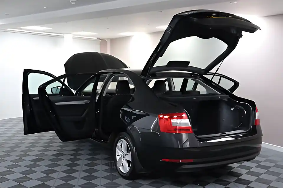 Used 2005 Skoda Octavia Se Black - Interior and Exterior details 12