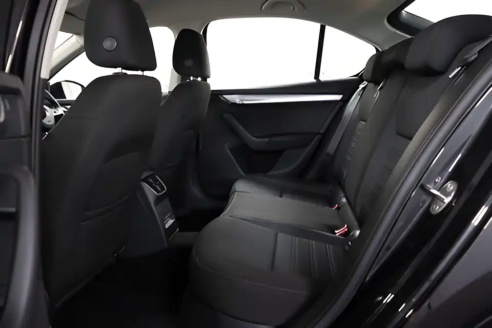 Used 2005 Skoda Octavia Se Black - Interior and Exterior details 19