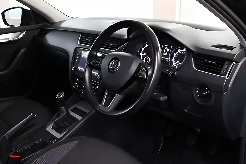 Used 2005 Skoda Octavia Se Black - Interior and Exterior details 4
