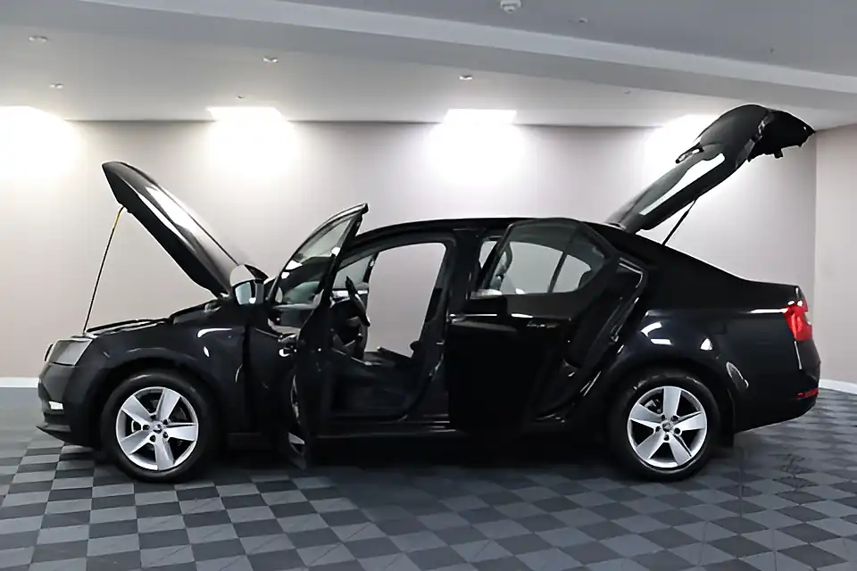 Used 2005 Skoda Octavia Se Black - Interior and Exterior details 5
