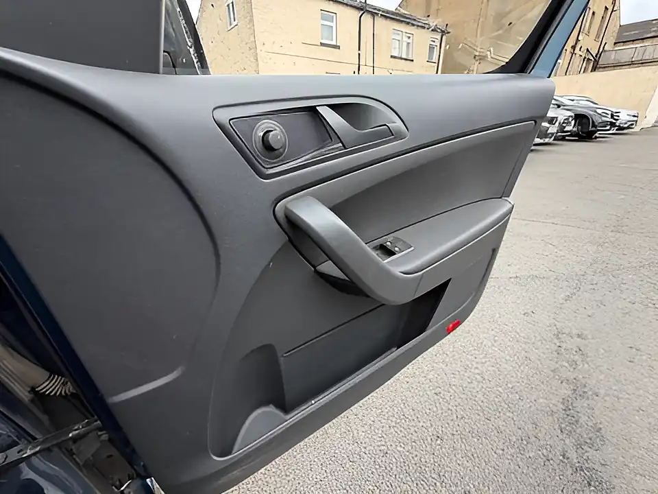 Used 2005 Skoda Yeti S Blue - Interior and Exterior details 13