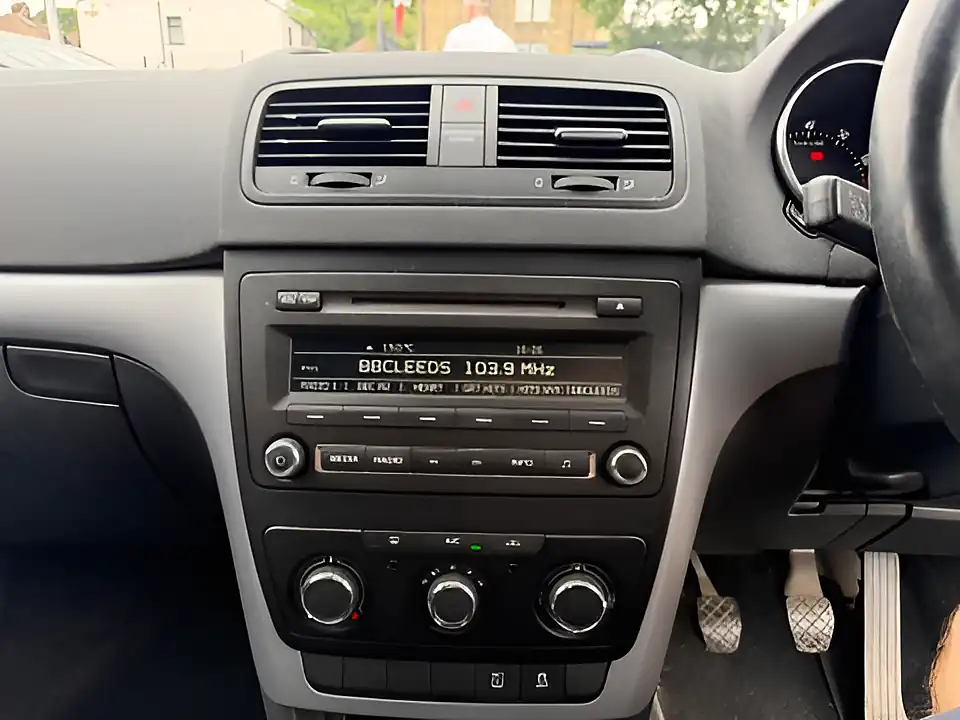 Used 2005 Skoda Yeti S Blue - Interior and Exterior details 14