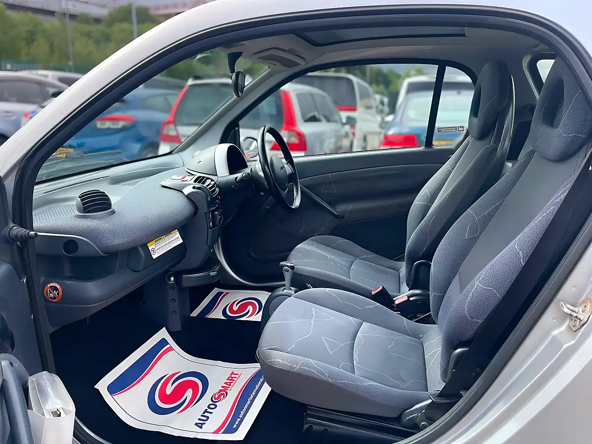 Used 2005 Smart Fortwo City Passion Silver - Interior and Exterior details 16