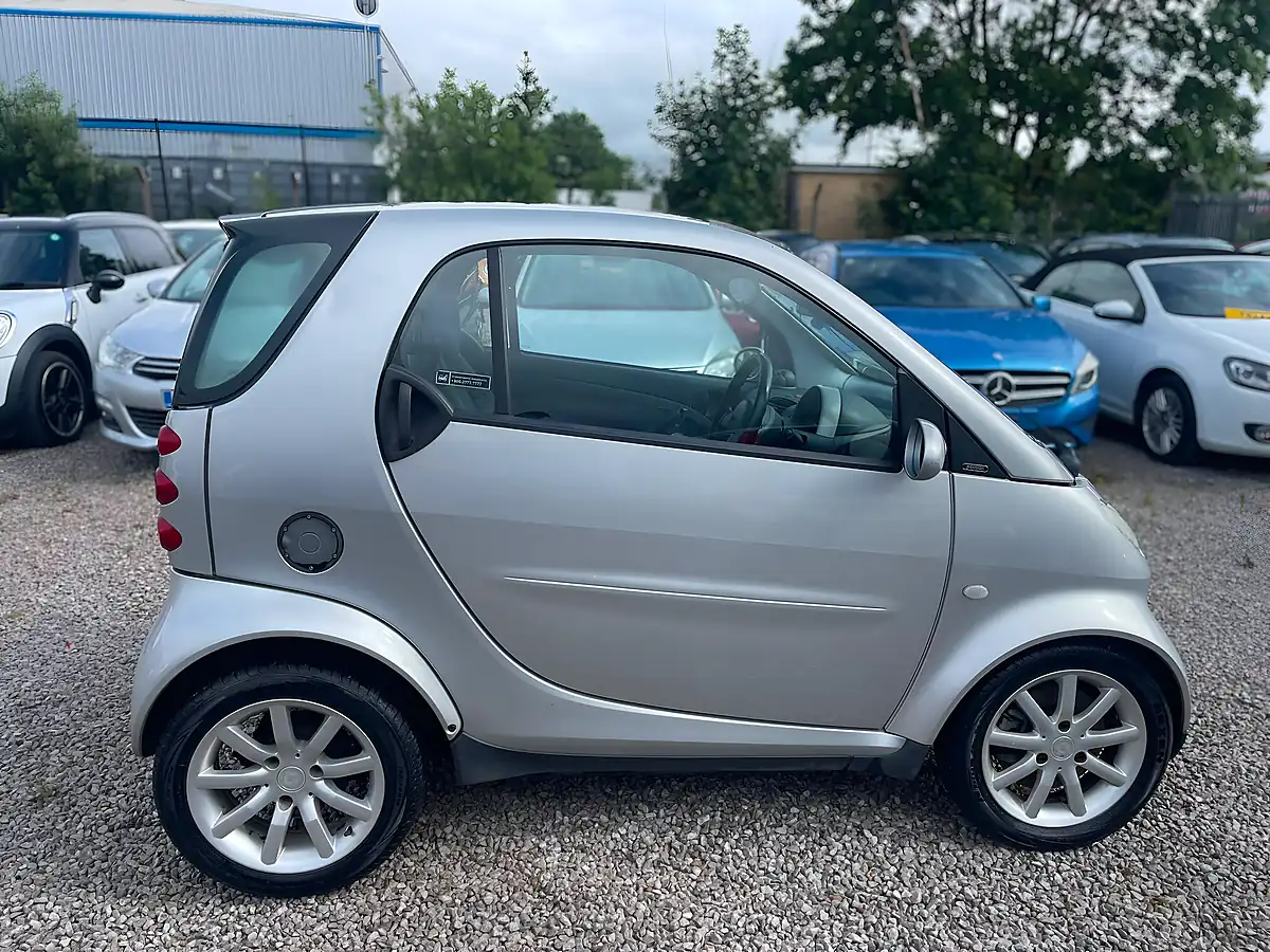 Used 2005 Smart Fortwo City Passion Silver - Interior and Exterior details 9
