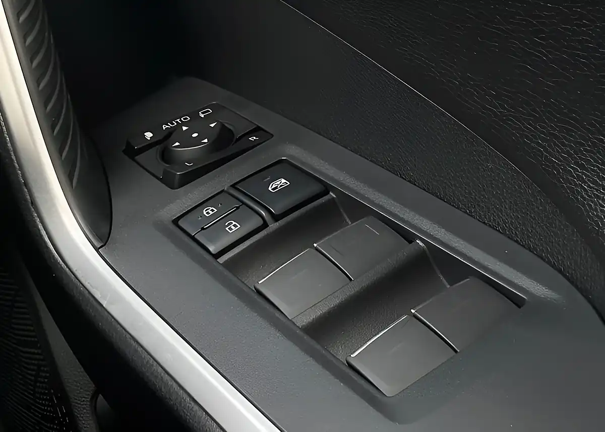 Used 2005 Suzuki Across E-Four Red - Interior and Exterior details 18