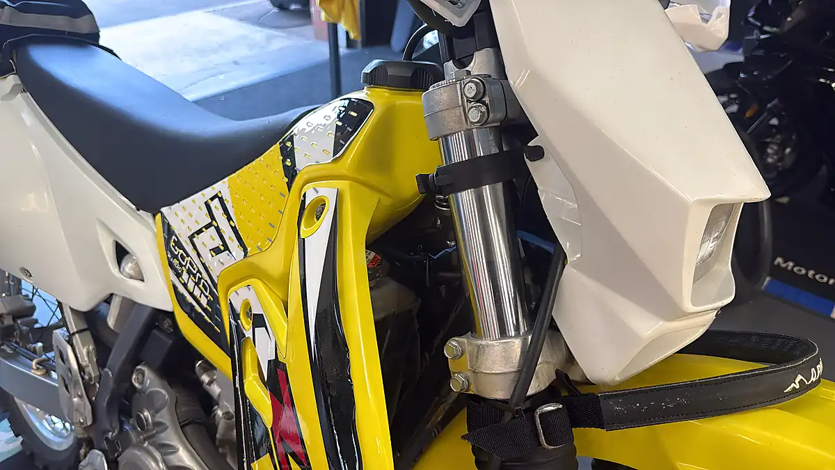 Used 2005 Suzuki DR-Z400E Enduro - Interior and Exterior details 8