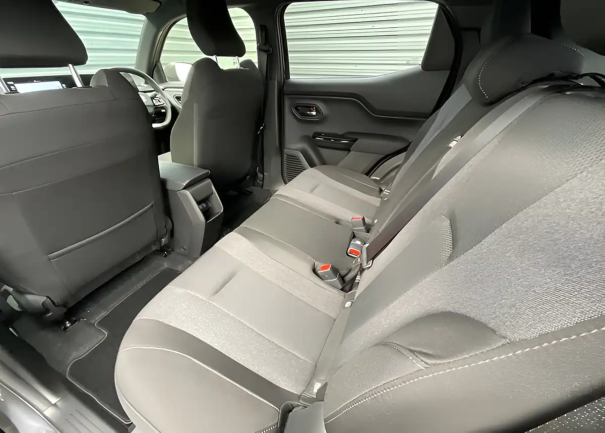 Used 2005 Suzuki Evitara Motion Allgrip Grandeur Grey - Interior and Exterior details 11