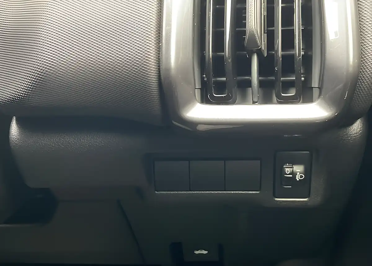 Used 2005 Suzuki Evitara Motion Allgrip Land Breeze Green - Interior and Exterior details 17