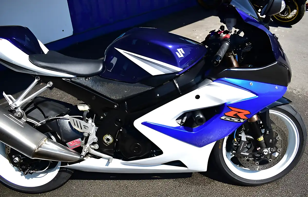 Used 2005 Suzuki Gsx-R1000 Super Sports Blue - Interior and Exterior details 16