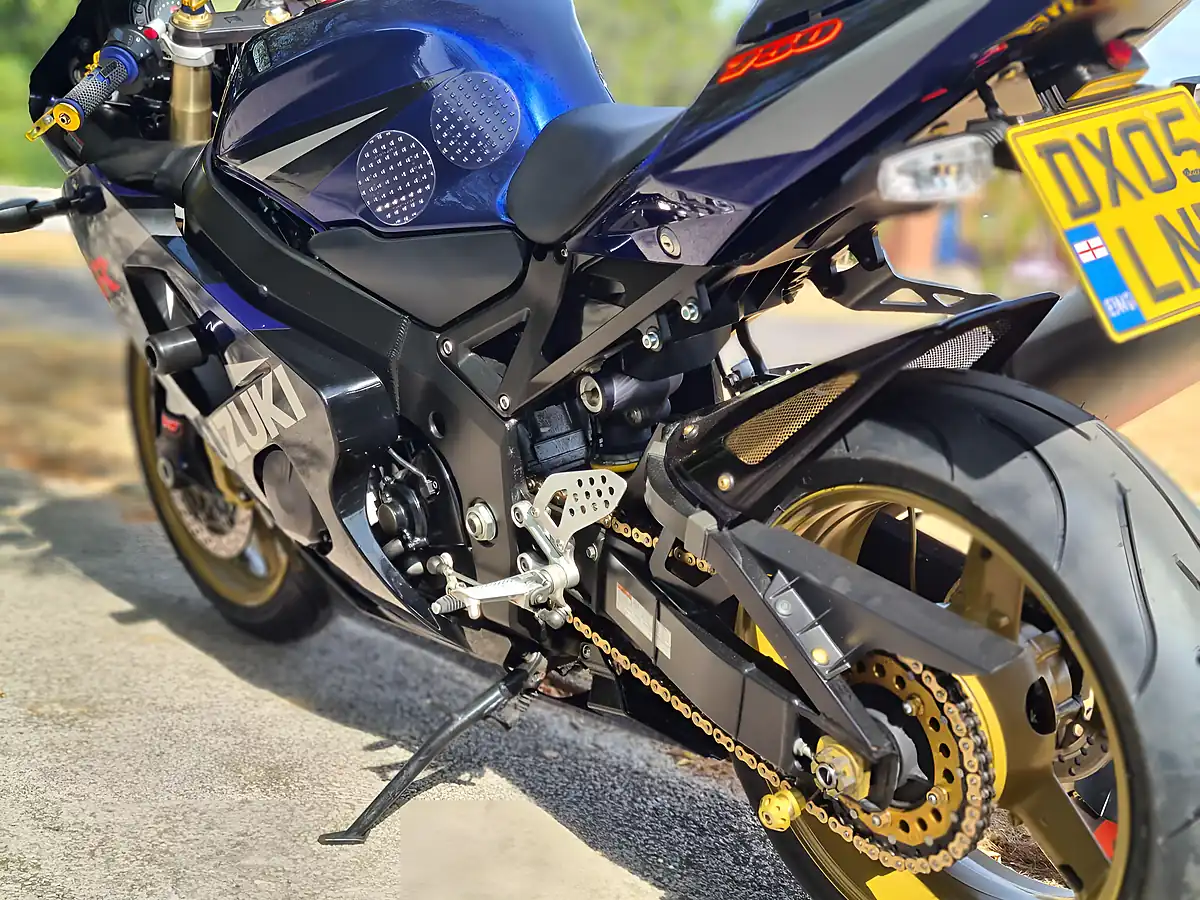 Used 2005 Suzuki GSX-R750 K5 Blue - Interior and Exterior details 11