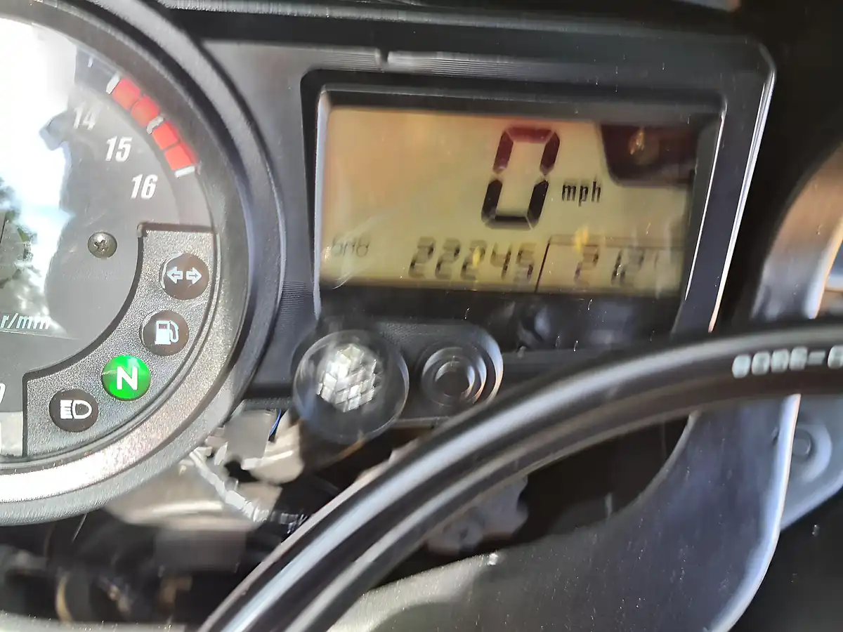 Used 2005 Suzuki GSX-R750 K5 Blue - Interior and Exterior details 13
