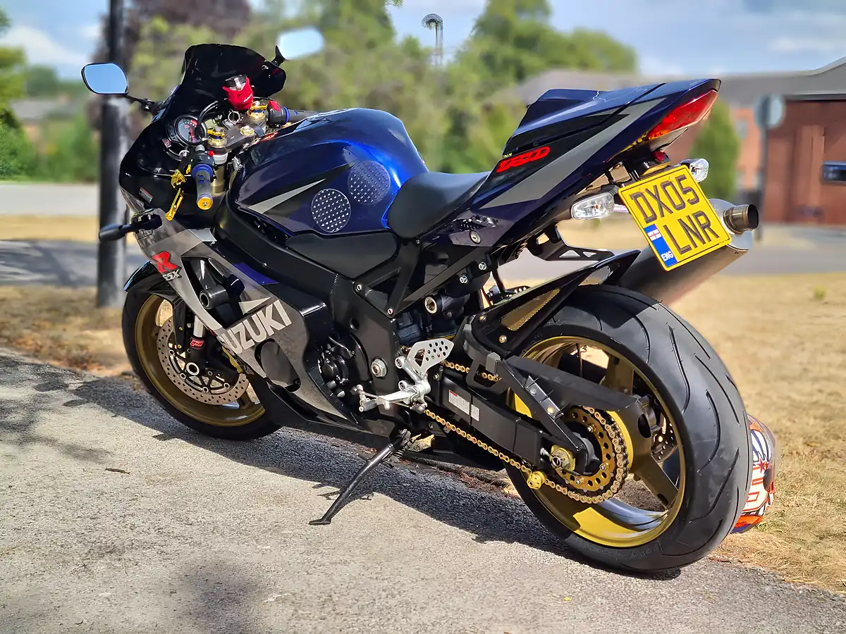 Used 2005 Suzuki GSX-R750 K5 Blue - Interior and Exterior details 7