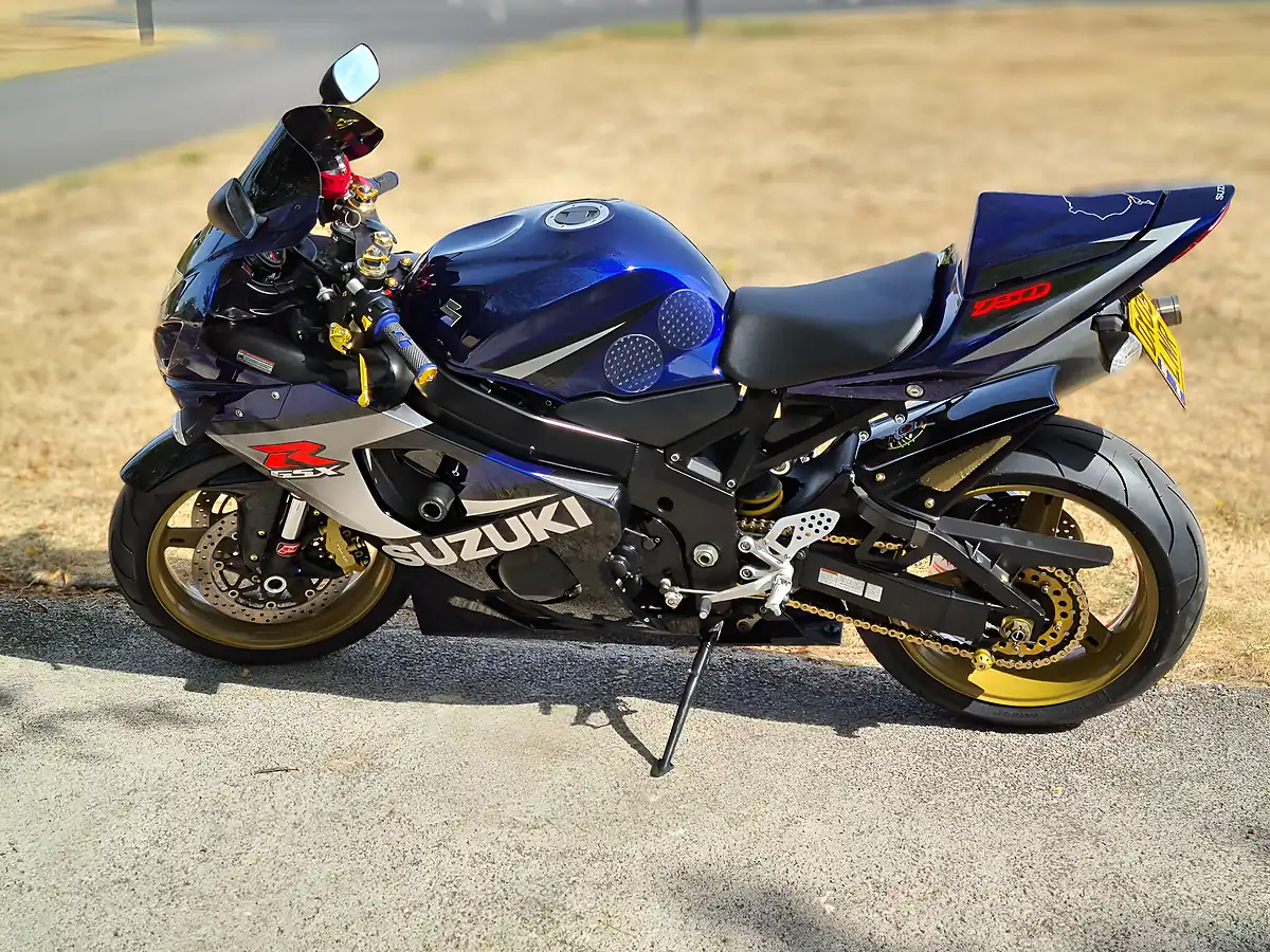 Used 2005 Suzuki GSX-R750 K5 Blue - Interior and Exterior details 8