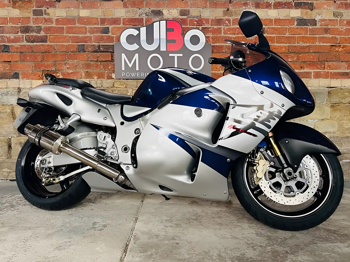Used 2005 Suzuki GSX1300R Hayabusa K5 Blue - Front View