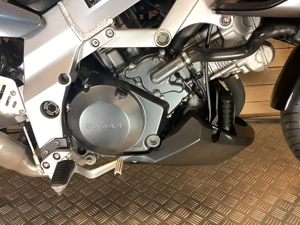 Used 2005 Suzuki V-Strom 1000 Dl - Interior and Exterior details 17