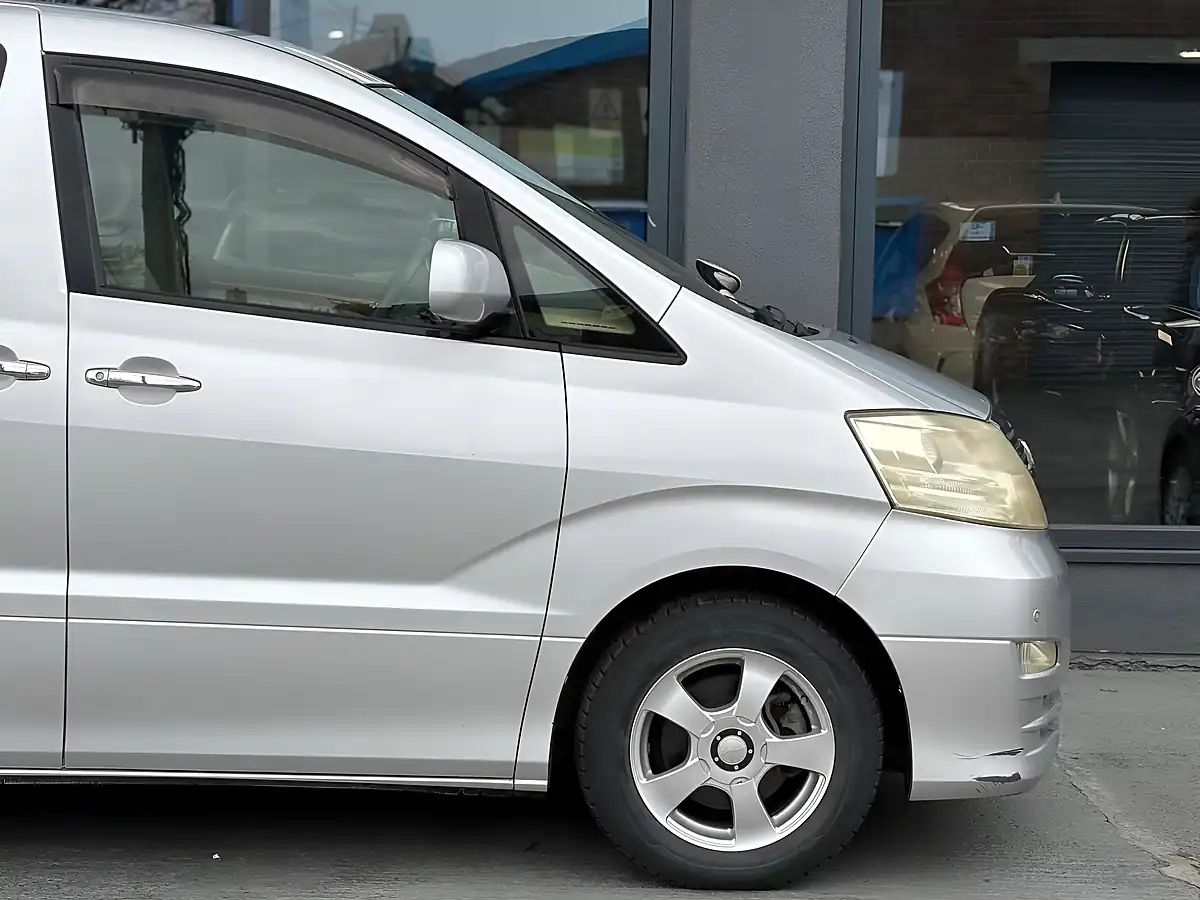 Used 2005 Toyota Alphard G 7 Seats Easy Access SEAT Silver - Interior and Exterior details 12