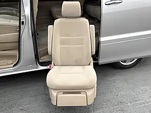 Used 2005 Toyota Alphard G 7 Seats Easy Access SEAT Silver - Interior and Exterior details 4