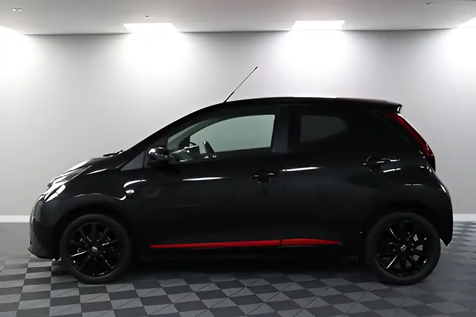 Used 2005 Toyota Aygo X-Press Black - Interior and Exterior details 11