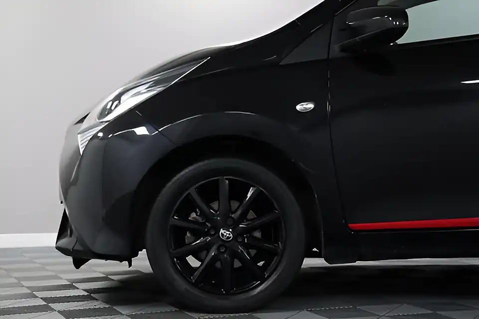 Used 2005 Toyota Aygo X-Press Black - Interior and Exterior details 15