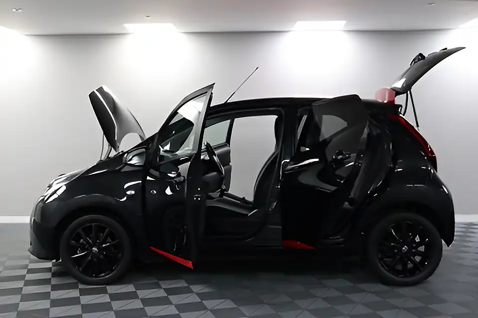 Used 2005 Toyota Aygo X-Press Black - Interior and Exterior details 5