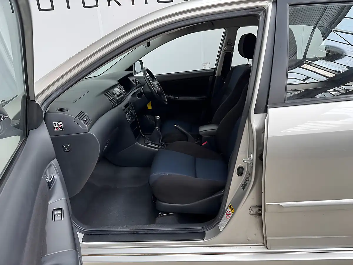 Used 2005 Toyota Corolla Colour Collection Silver - Interior and Exterior details 8