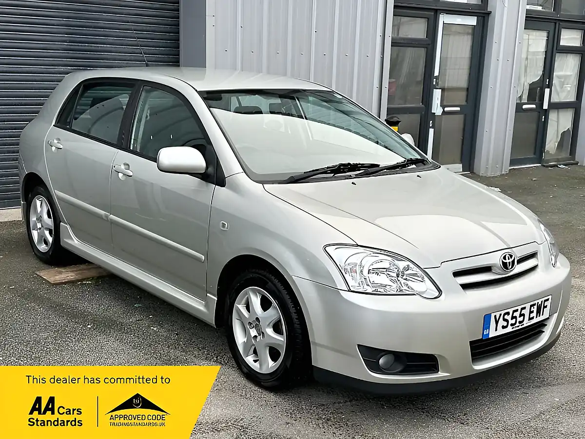 Used 2005 Toyota Corolla T3 Silver - Front View