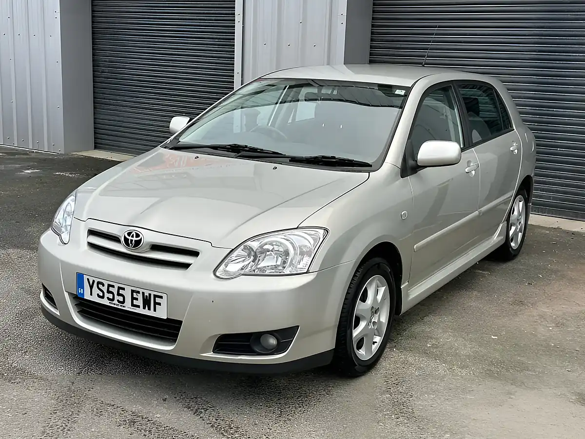 Used 2005 Toyota Corolla T3 Silver - Interior and Exterior details 11