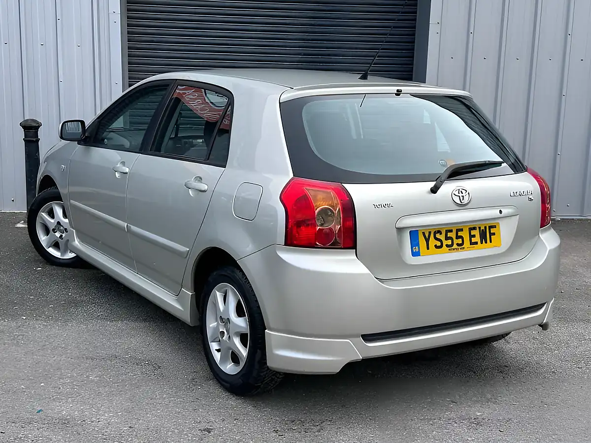 Used 2005 Toyota Corolla T3 Silver - Interior and Exterior details 12