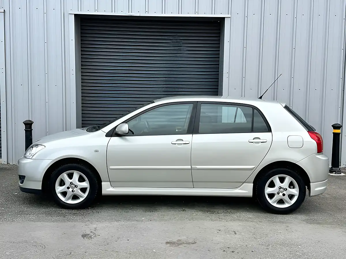 Used 2005 Toyota Corolla T3 Silver - Interior and Exterior details 13