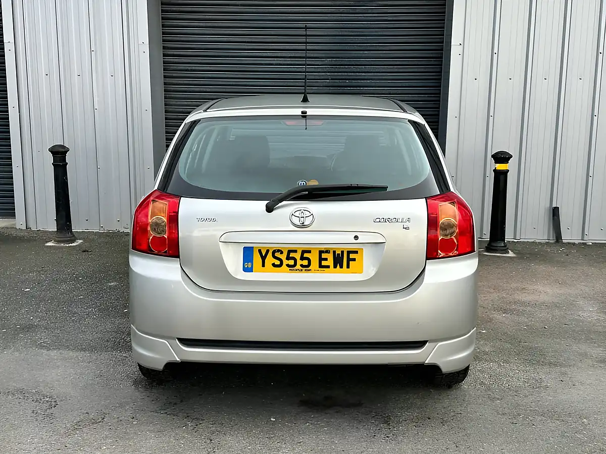 Used 2005 Toyota Corolla T3 Silver - Interior and Exterior details 14