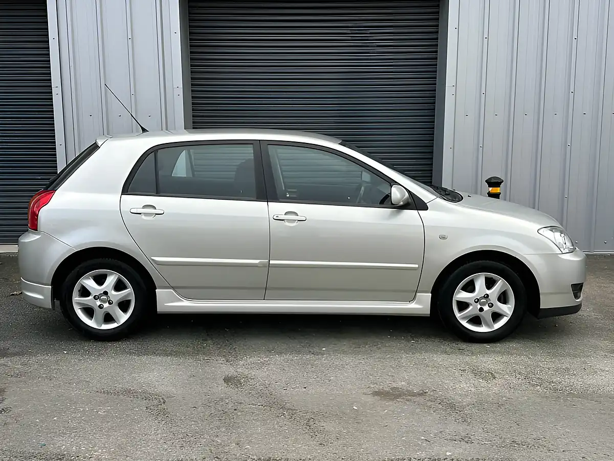 Used 2005 Toyota Corolla T3 Silver - Interior and Exterior details 15