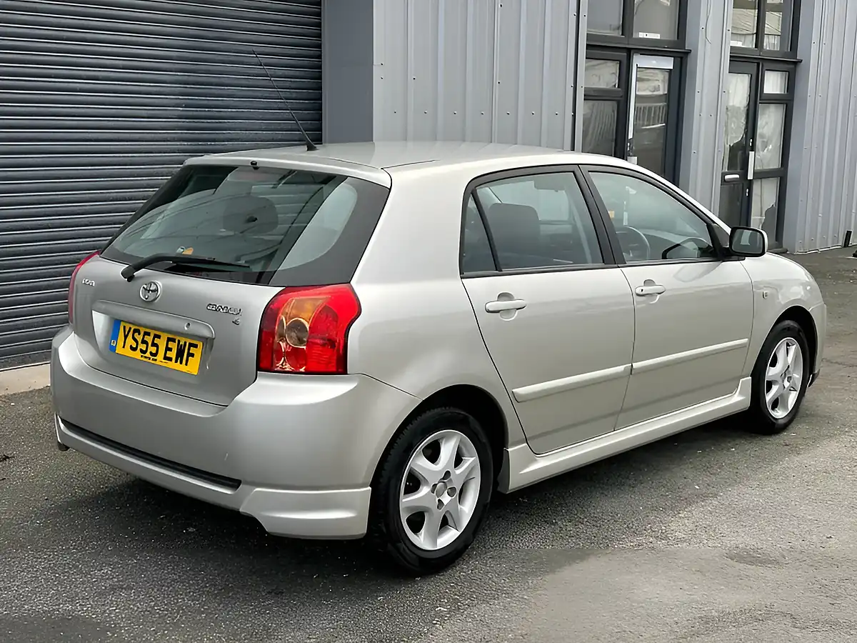 Used 2005 Toyota Corolla T3 Silver - Interior and Exterior details 16