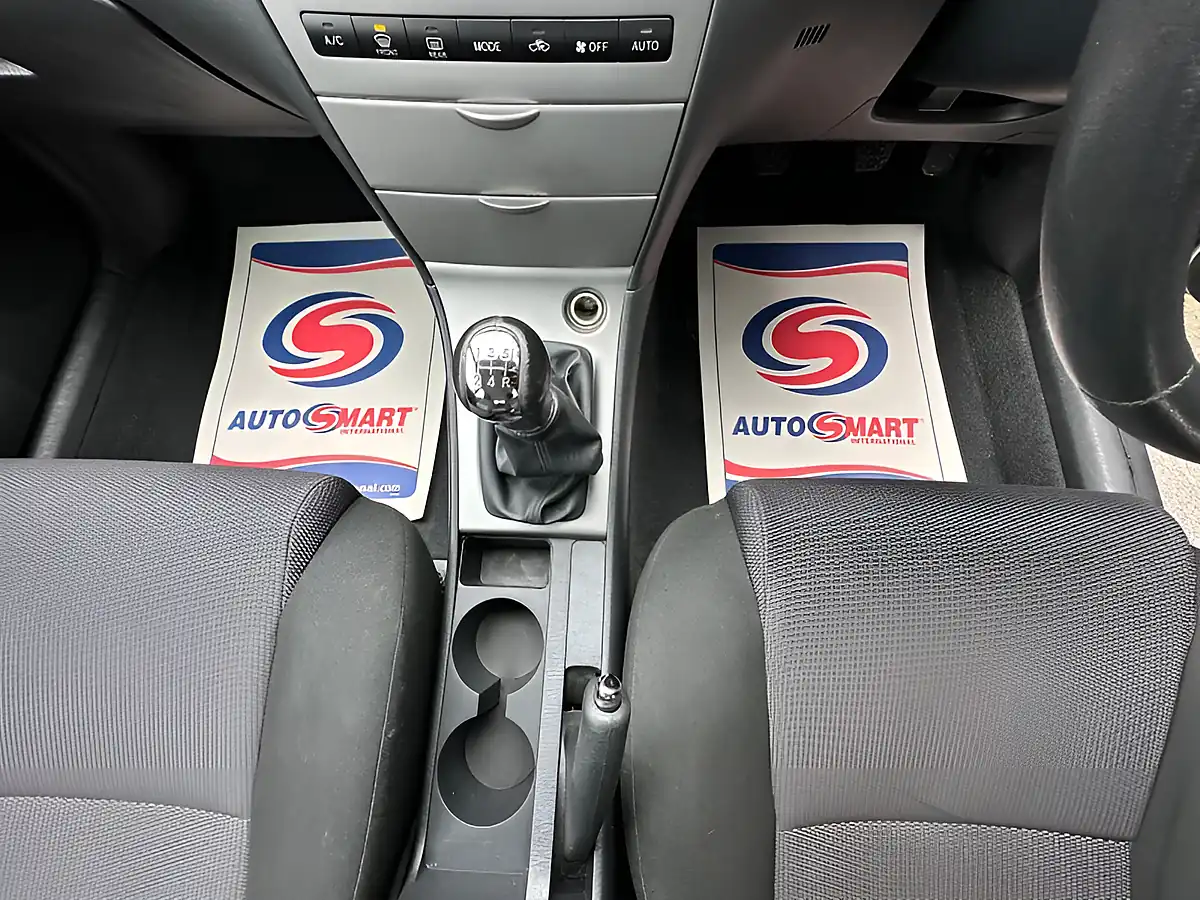 Used 2005 Toyota Corolla T3 Silver - Interior and Exterior details 17