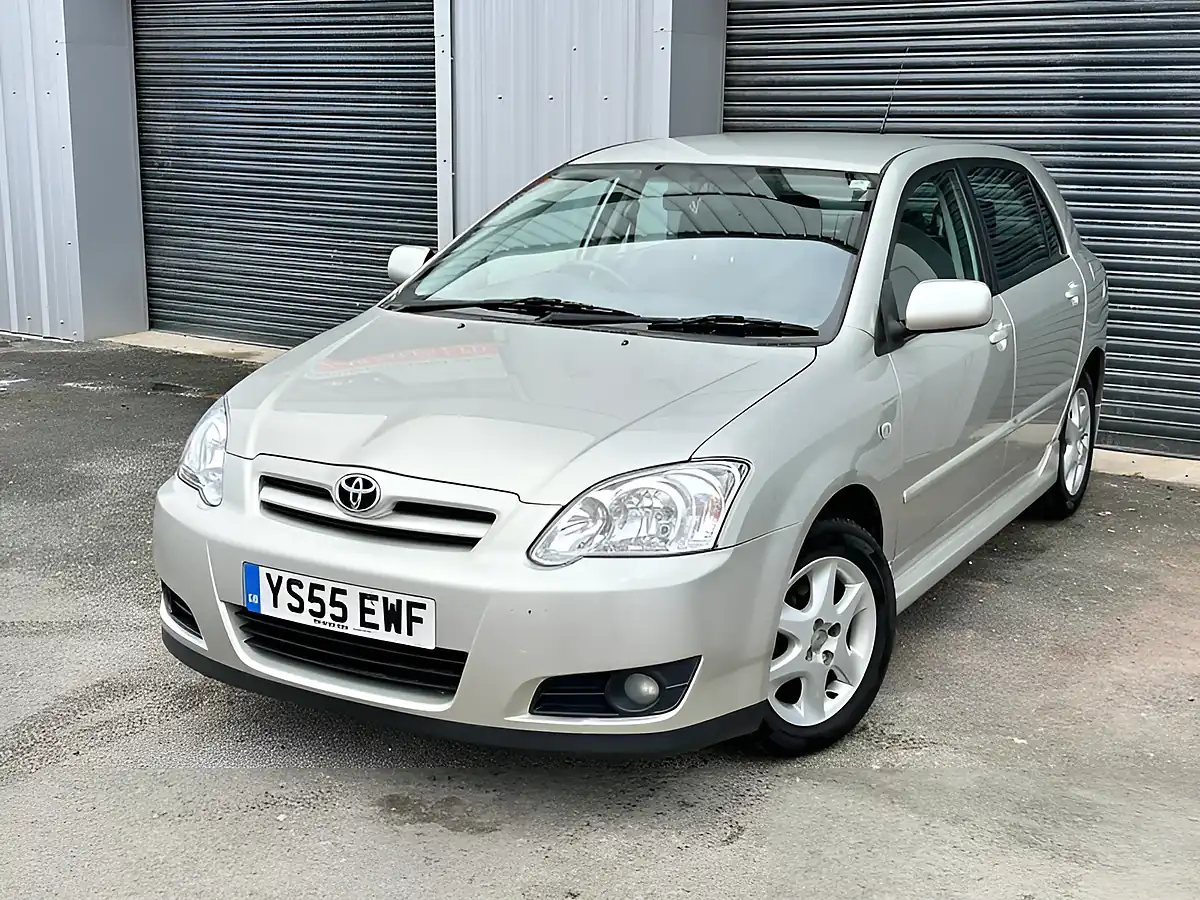 Used 2005 Toyota Corolla T3 Silver - Interior and Exterior details 4