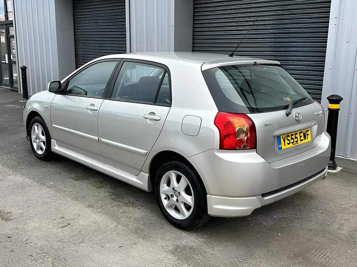 Used 2005 Toyota Corolla T3 Silver - Interior and Exterior details 5