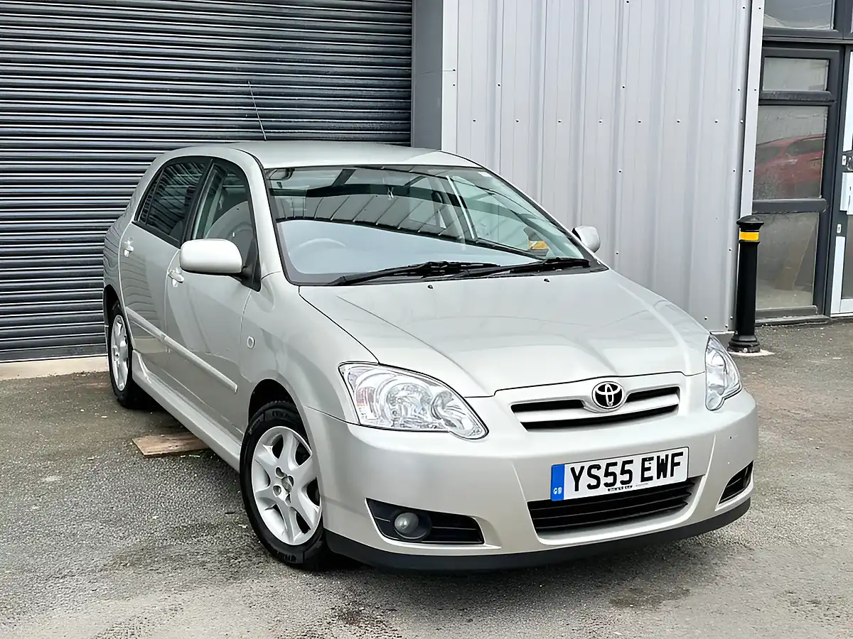 Used 2005 Toyota Corolla T3 Silver - Interior and Exterior details 6