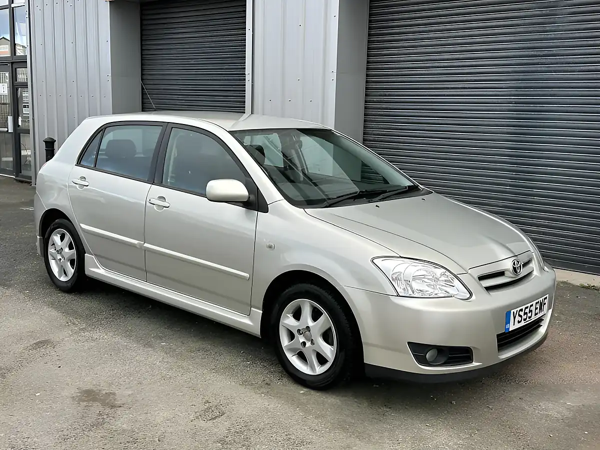 Used 2005 Toyota Corolla T3 Silver - Interior and Exterior details 7