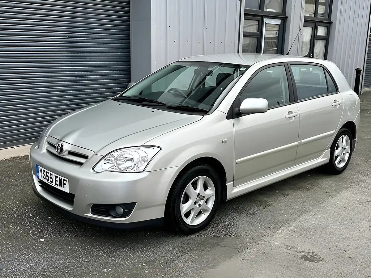 Used 2005 Toyota Corolla T3 Silver - Interior and Exterior details 9