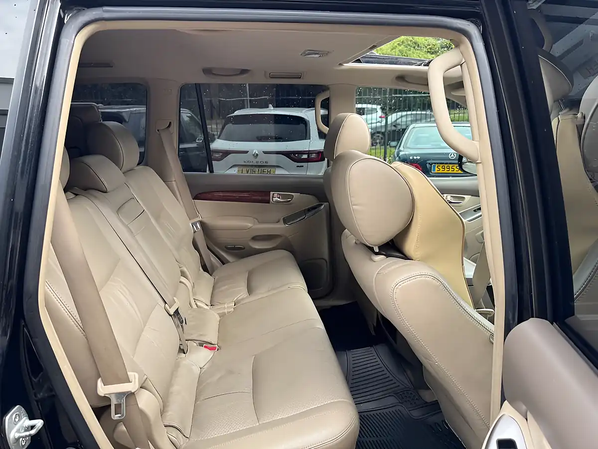 Used 2005 Toyota Land Cruiser LC5 Black - Interior and Exterior details 12