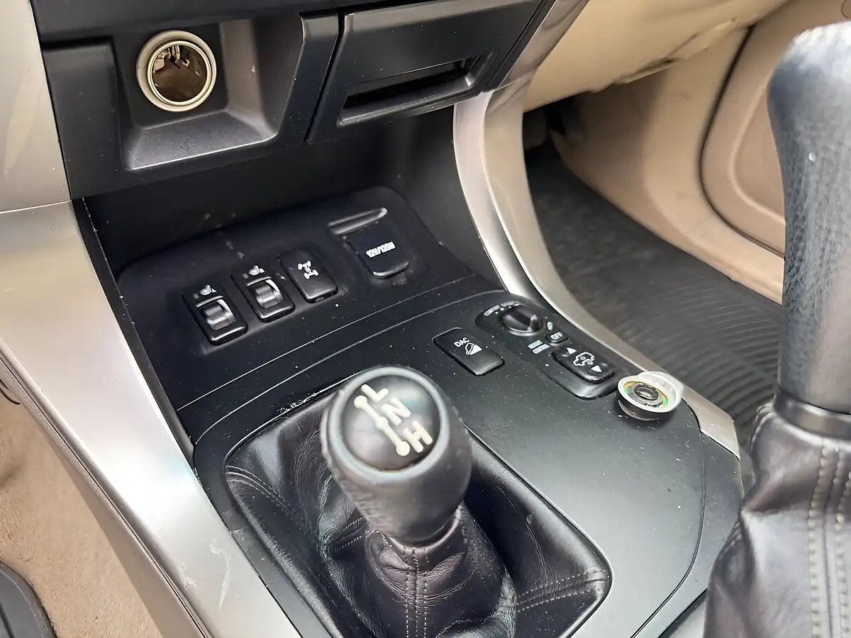 Used 2005 Toyota Land Cruiser LC5 Black - Interior and Exterior details 17