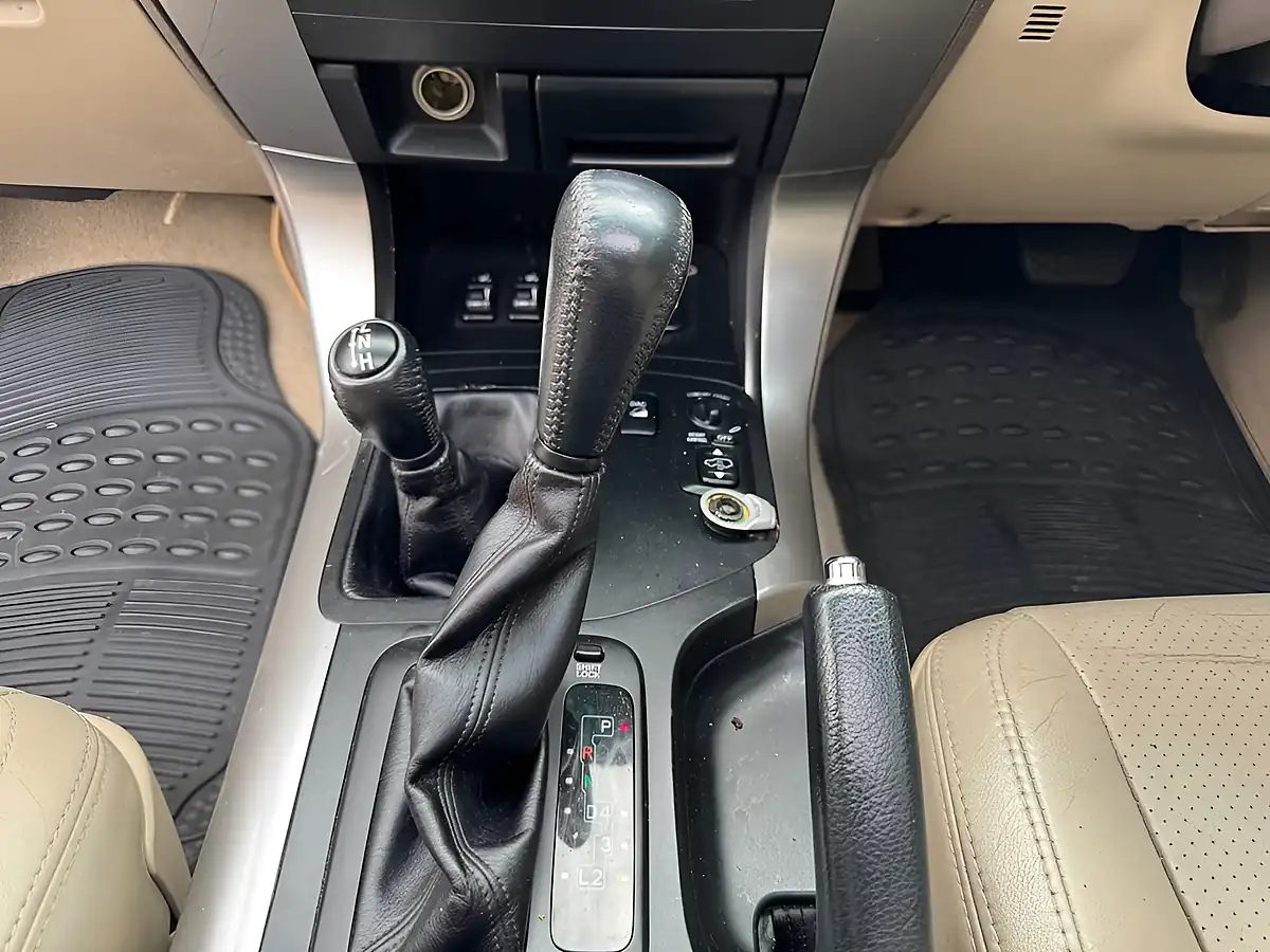 Used 2005 Toyota Land Cruiser LC5 Black - Interior and Exterior details 18