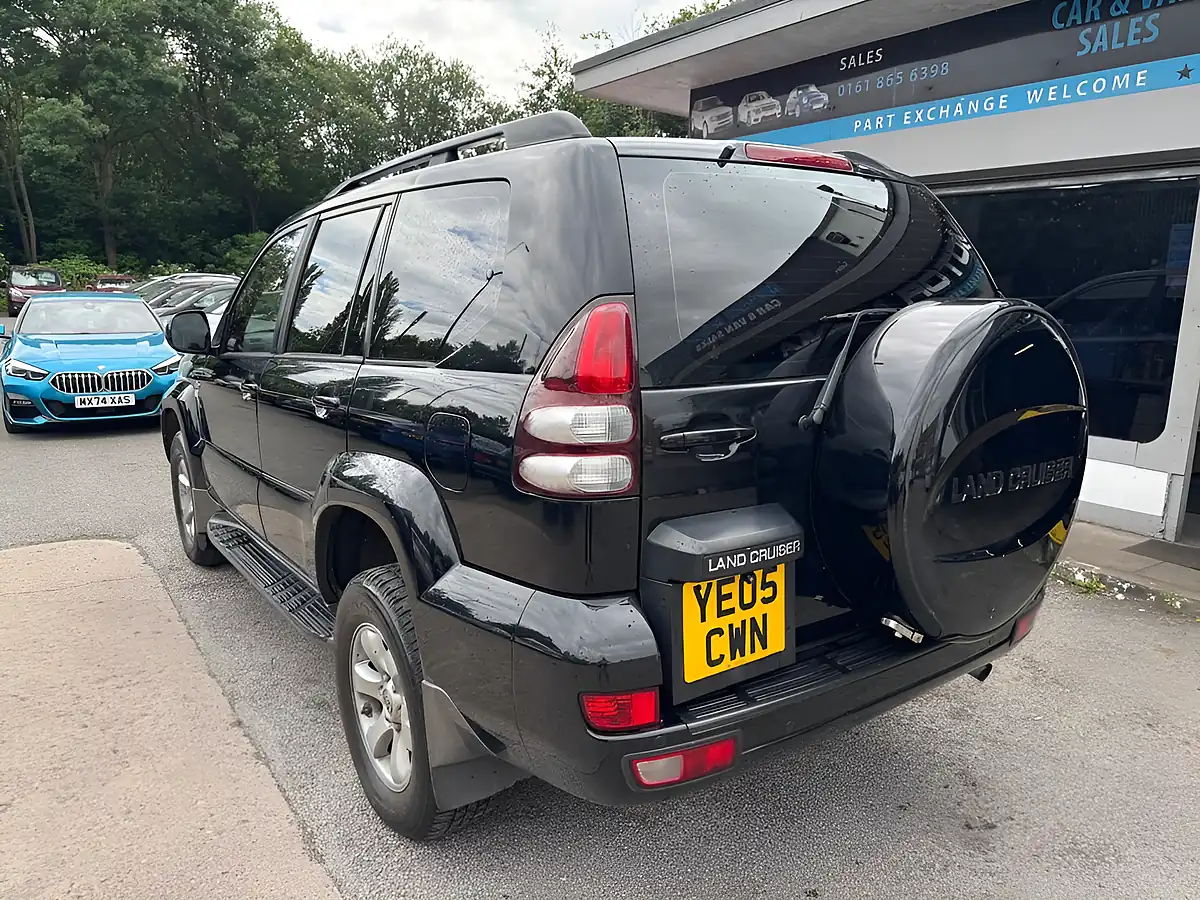 Used 2005 Toyota Land Cruiser LC5 Black - Interior and Exterior details 3