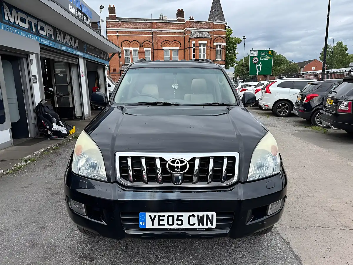 Used 2005 Toyota Land Cruiser LC5 Black - Interior and Exterior details 7