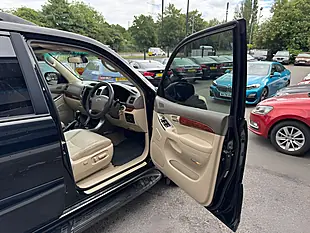 Used 2005 Toyota Land Cruiser LC5 Black - Interior and Exterior details 8