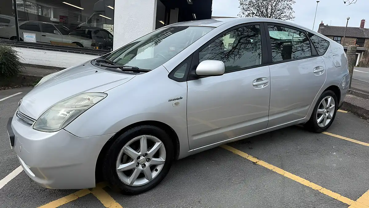 Used 2005 Toyota Prius Spirit Silver - Interior and Exterior details 10